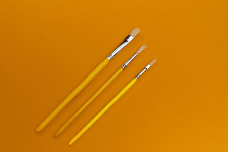 Щетина плоская окрашеная ручка